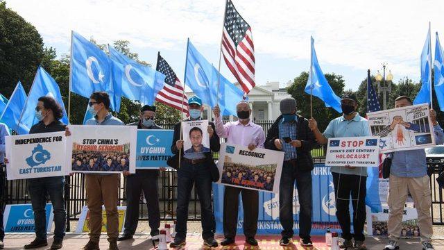 Uygur Türklerinin Çin'de yaşadıklarını protesto edenler dünyanın birçok yerinde gösteri düzenliyor.