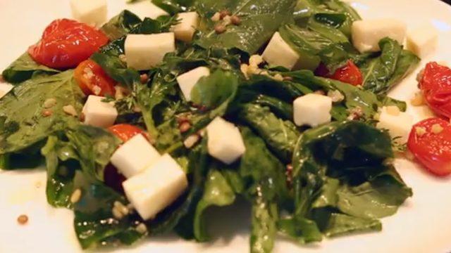 Hem doyurucu hem lezzetli! Beyaz peynirli tahıl salatası nasıl yapılır?