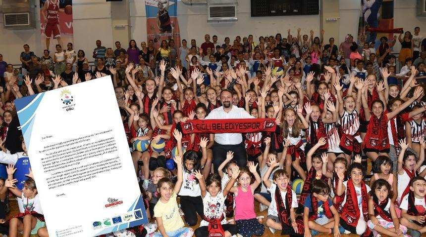 Başkan Gümrükçü, ödül alan belediye başkanlarını tebrik etti