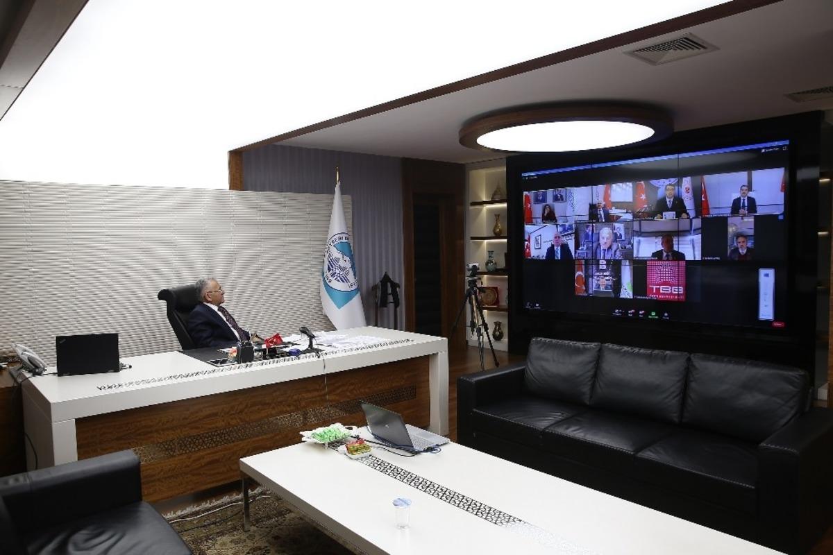 Enerji Bakanı D&ouml;nmez, Başkan B&uuml;y&uuml;kkılı&ccedil;&rsquo;ı &ouml;rnek g&ouml;sterdi