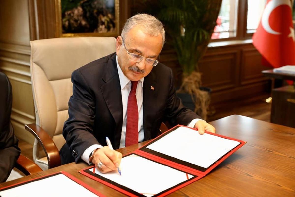 Eski Bakan tecr&uuml;besini konuşturuyor