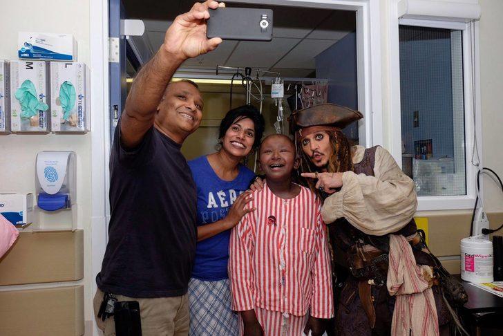 Johnny Depp'ten duygulandıran hareket  G4