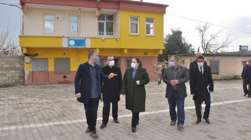 Kaymakam Demir k&ouml;y okullarını inceledi