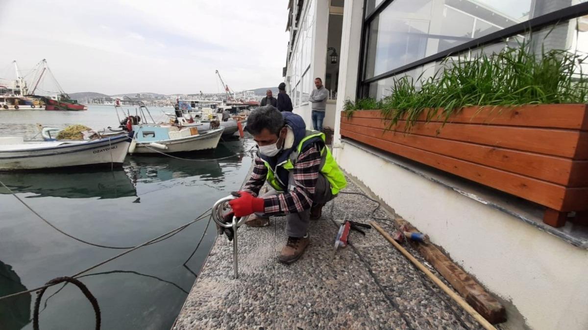 Kuşadası Balık&ccedil;ılar barınağındaki mapalar yenilendi