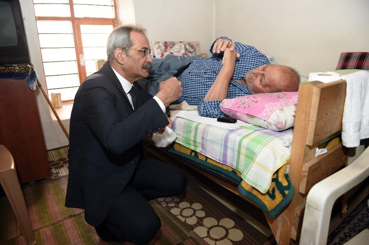 Vatandaş talep etti, doktor Belediye Başkanı Bozdoğan muayene etti