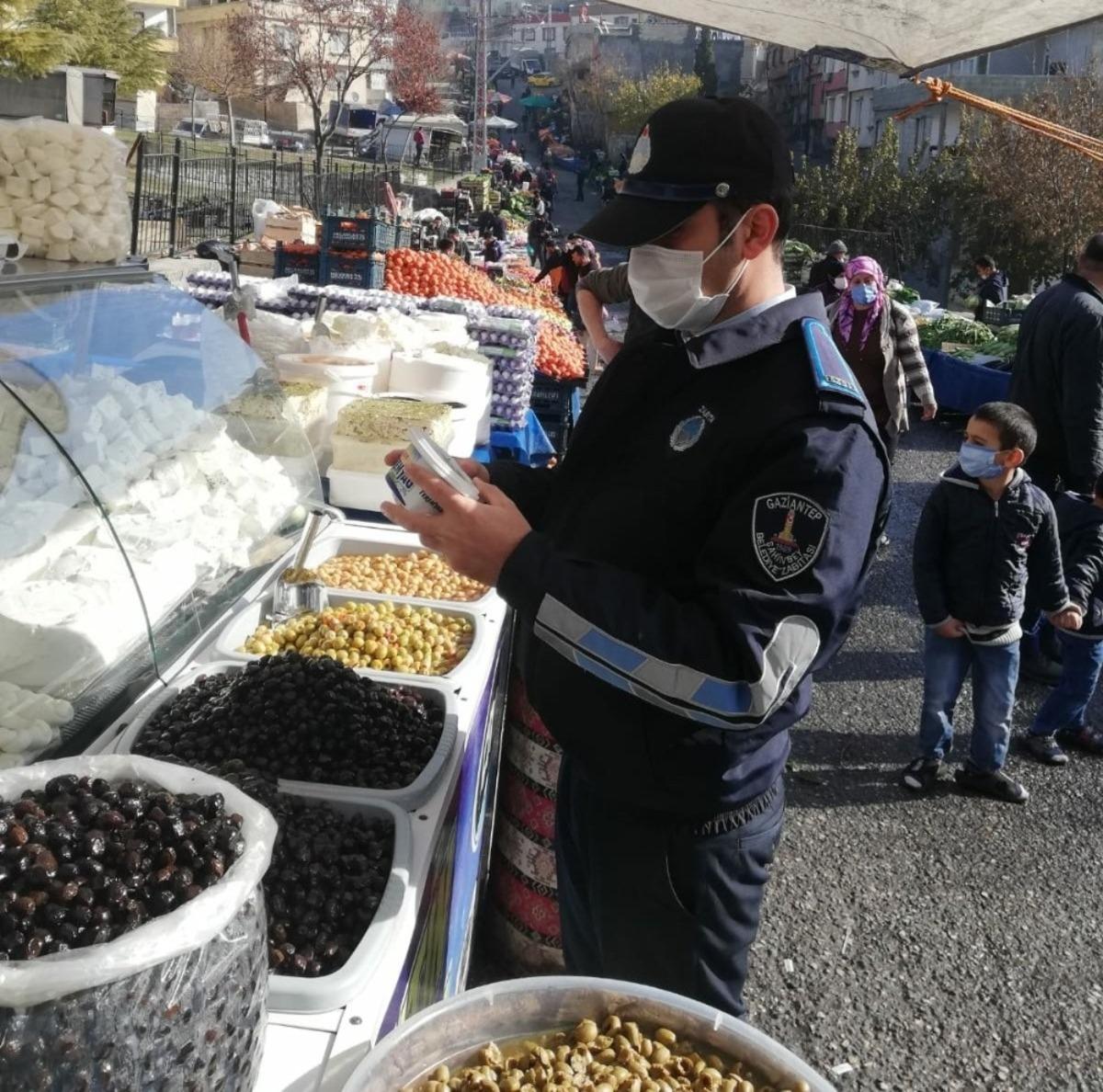 Şahinbey&rsquo;de zabıtalar hem denetliyor hem de bilgilendiriyor