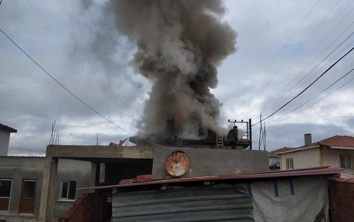 Çan’da ahşap ev yangını G4