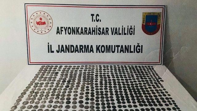 Poşette taşıdıkları 594 adet tarihi sikke ile yakalandılar