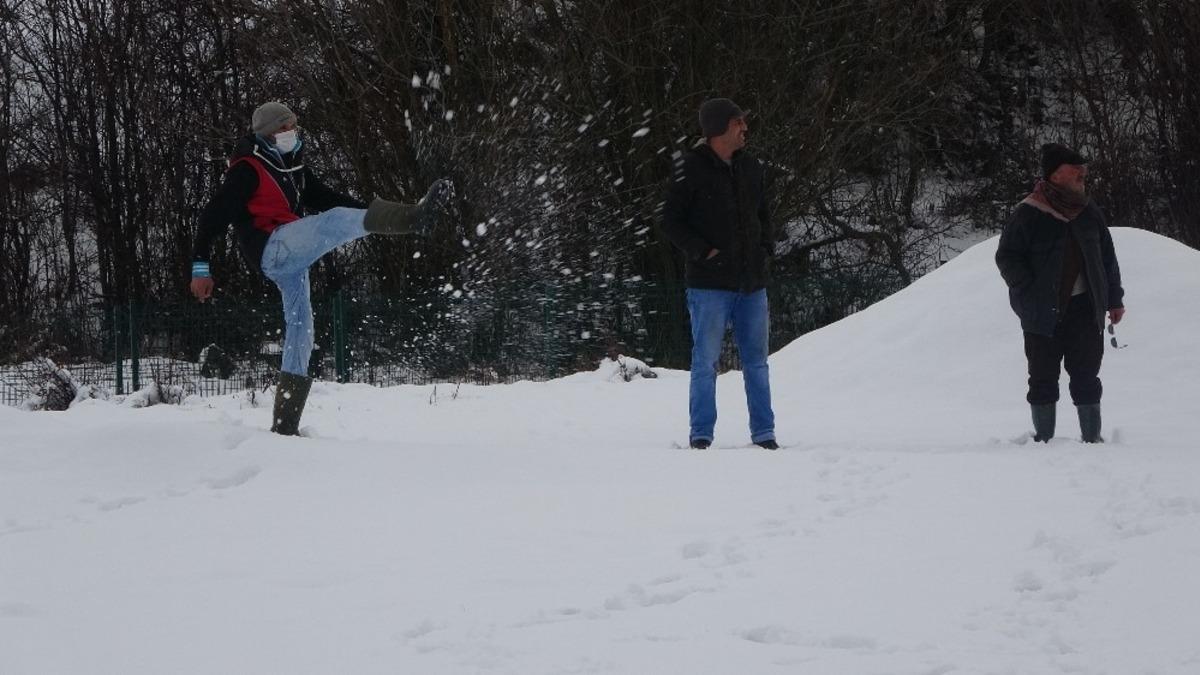 Uşak&rsquo;a mevsimin ilk karı yağdı