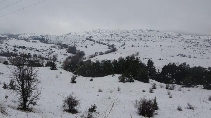 Uşak’a mevsimin ilk karı yağdı G3