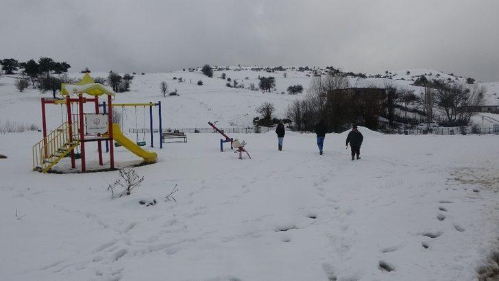 Uşak’a mevsimin ilk karı yağdı G5