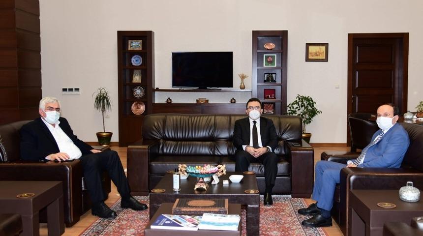 Altınok ve Öz’den Rektör Çakmak’a ziyaret