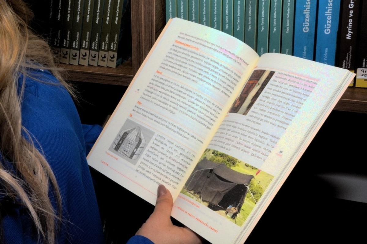 &lsquo;Y&ouml;r&uuml;kler ve Derici Y&ouml;r&uuml;kleri Tarihi&rsquo; isimli kitabın dağıtımı s&uuml;r&uuml;yor