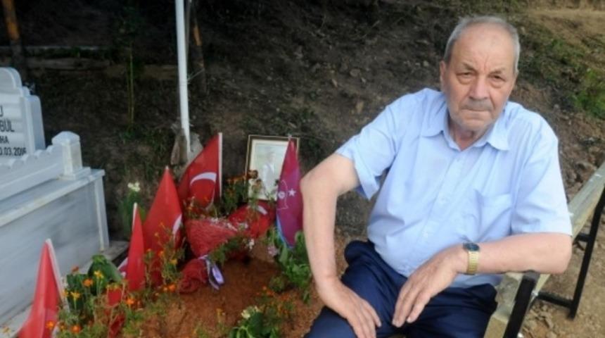 Eren B&uuml;lb&uuml;l'&uuml;n yaşadığı mahallenin muhtarı: Komutan 2 kişi istedi, kimse kabul etmedi