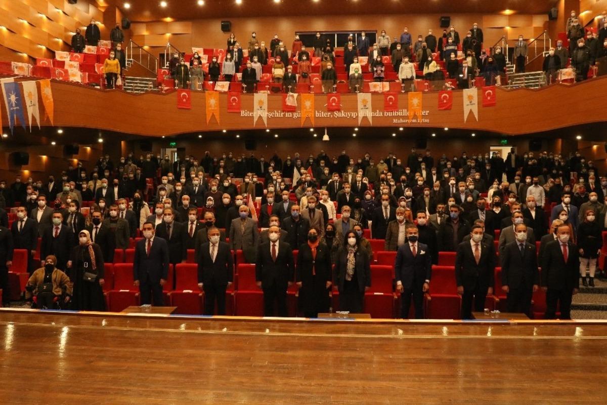AK Parti Genel Başkan Yardımcısı Sarıeroğlu: &ldquo;S&ouml;zde ifadesi ile i&ccedil;indekileri dışarı vuruyorlar&rdquo;
