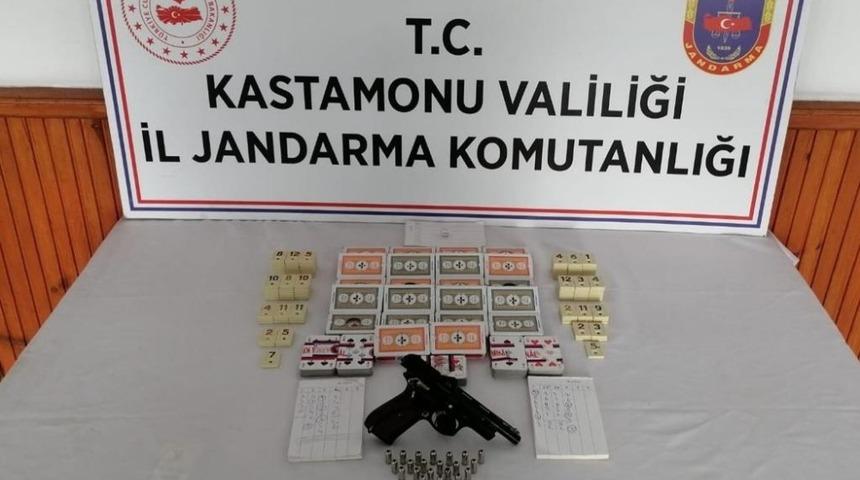 Kastamonu&rsquo;da kumar oynayan 14 kişi su&ccedil;&uuml;st&uuml; yakalandı