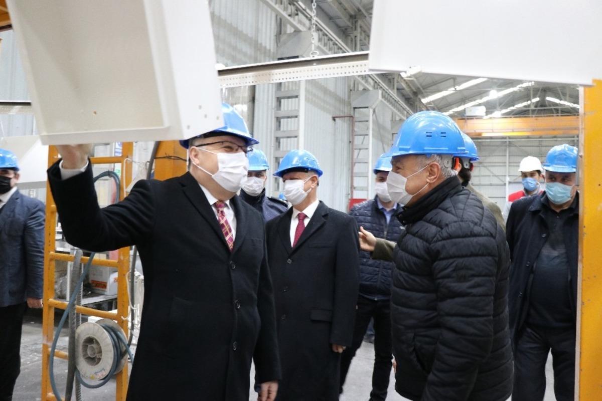 Vali Tutulmaz 90 &uuml;lkeye ihracat yapan jenerat&ouml;r fabrikasını inceledi