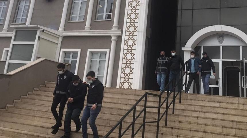 Vatandaşın 2 bin 400 lirasını &ccedil;alan kapka&ccedil;&ccedil;ılar yakalandı