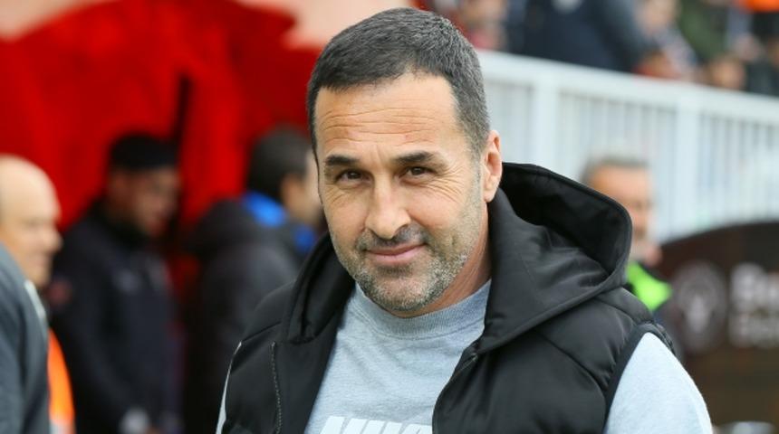 Yalçın Koşukavak, “12 oyuncu ile lig oynuyoruz”