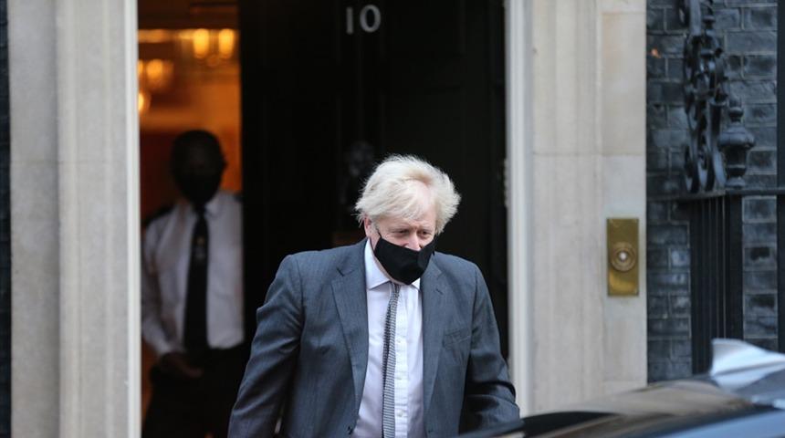 İngiltere Başbakanı Johnson: Yoğun bakım &uuml;niteleri &ccedil;ok b&uuml;y&uuml;k risk altında