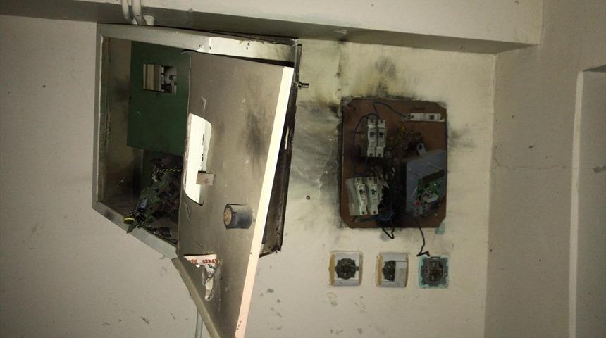 Kayseri'nin Develi ilçesinde bir camiye yıldırım düştü