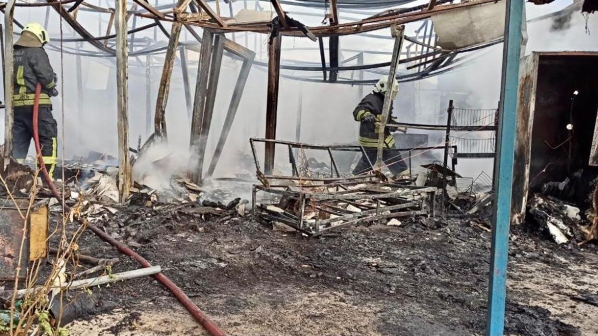 Marmaris Değirmenyanı&rsquo;nda prefabrik ev tamamen yandı