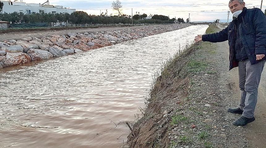 G&ouml;me&ccedil;&rsquo;te taşkınlara neden olan derede hummalı &ccedil;alışma