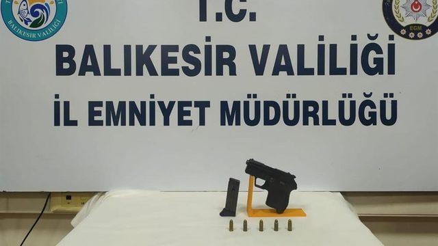 Balıkesir’de polis 14 aranan şahsı yakaladı