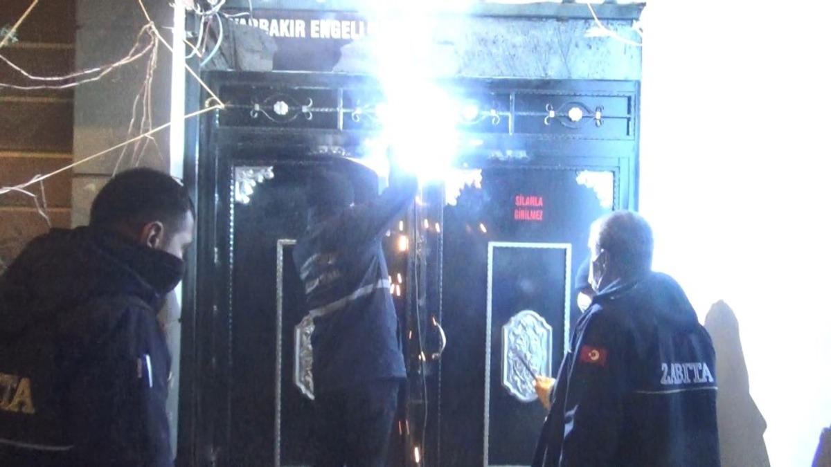 Diyarbakır&rsquo;da engelli derneğinde i&ccedil;kili alem yaptılar
