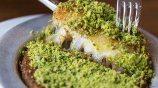 Tel tel, çıtır çıtır: Usta şeften ev yapımı bol kaymaklı künefe tarifi