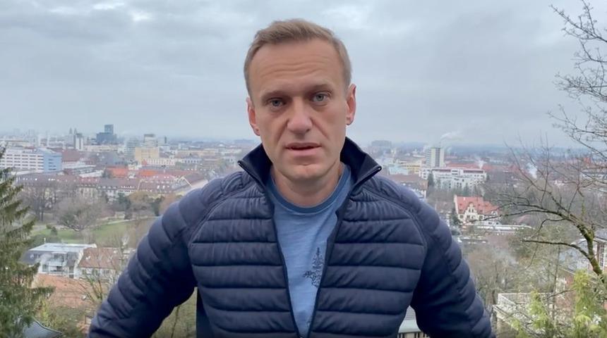 Aleksey Navalni: Zehirlenen Rus muhalif lider Rusya'ya d&ouml;n&uuml;yor