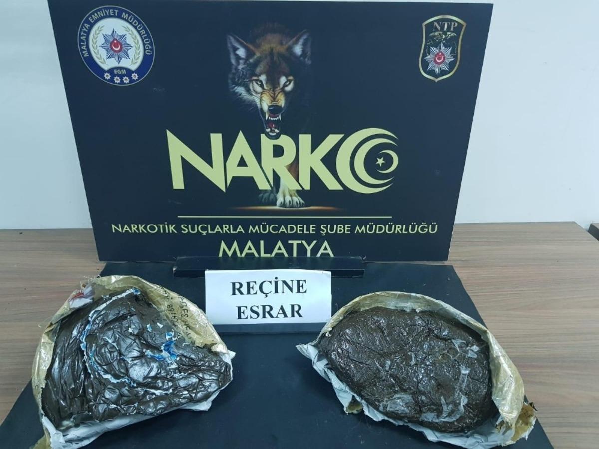 Yolcu otob&uuml;s&uuml;nde 5 kilo esrar bulundu