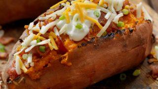 Sevmeyeni yok! Dışarıda yemeyi özleyenler için ev yapımı kumpir tarifi! 