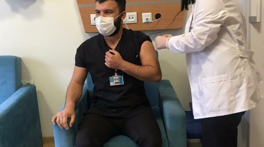 &Ccedil;ukurca&rsquo;da ilk korona vir&uuml;s aşısı yapılmaya başlandı