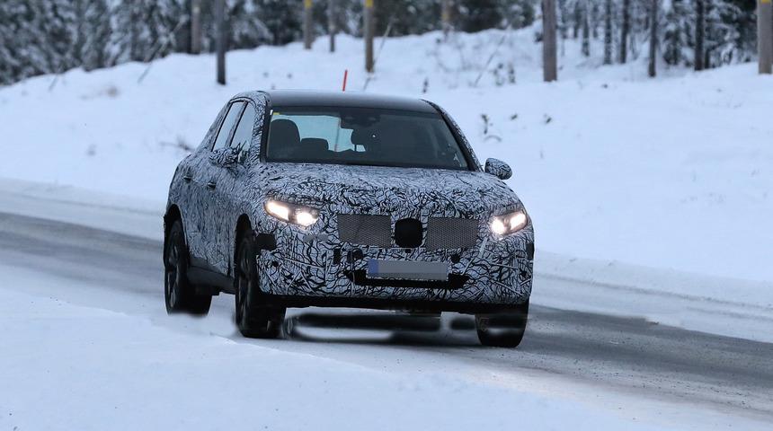 Yeni 2022 Mercedes-Benz GLC kamuflajlı yakalandı