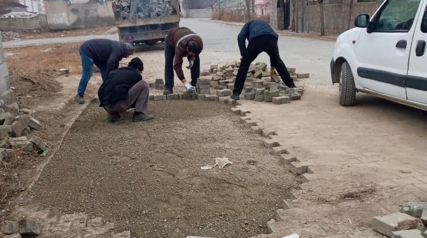 Iğdır&rsquo;da bozuk parke taşları onarılıyor