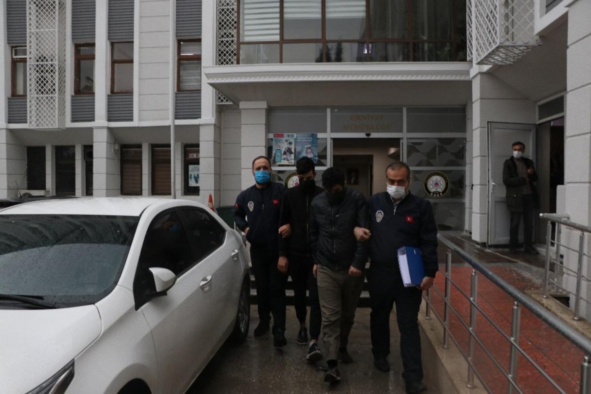&Ccedil;aldıkları motosiklet ile benzin aldılar yakalandılar