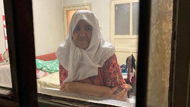 ‘Biz senin komşunuz, yardım etmeye geldik’ diyerek içeri girdiler! Yaşlı kadın hayatının şokunu yaşadı