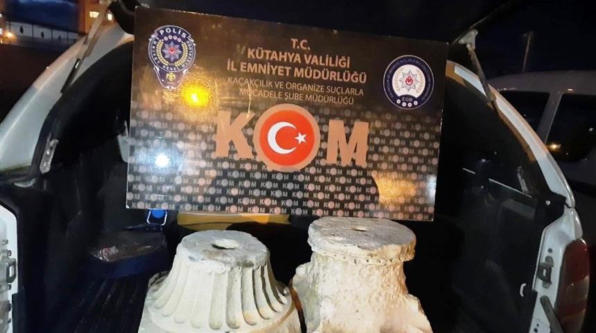 Kütahya’da Bizans dönemine ait iki sütun başlığı ele geçirildi