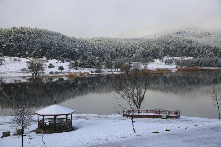 Mevsimin ilk karı yağdı Gölcük’te kartpostallık görüntüler oluştu G2