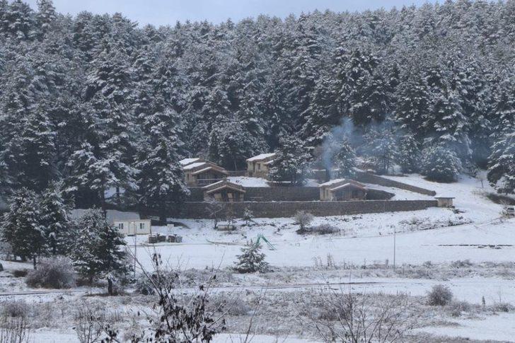 Mevsimin ilk karı yağdı Gölcük’te kartpostallık görüntüler oluştu G4