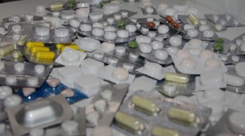 Koronavir&uuml;s salgınında antibiyotik tehlikesi: Vir&uuml;se etki etmiyor