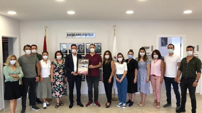 Eczacı, selzede meslektaşlarının yaralarını sardı