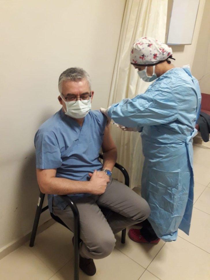 Gönen’de ilk aşı Başhekim Atıcı’ya yapıldı G1