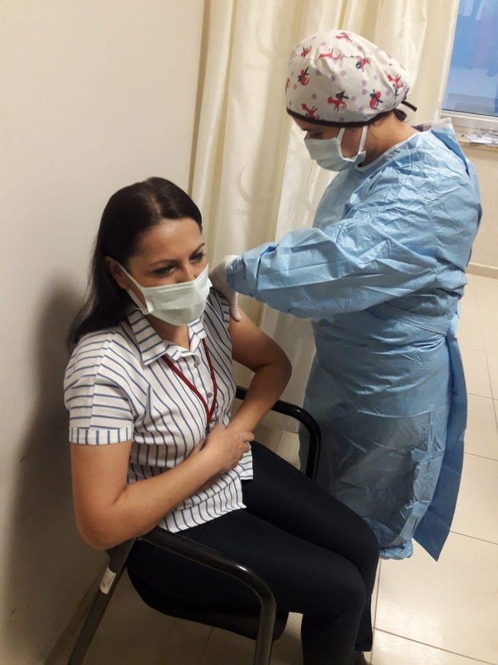 Gönen’de ilk aşı Başhekim Atıcı’ya yapıldı G3