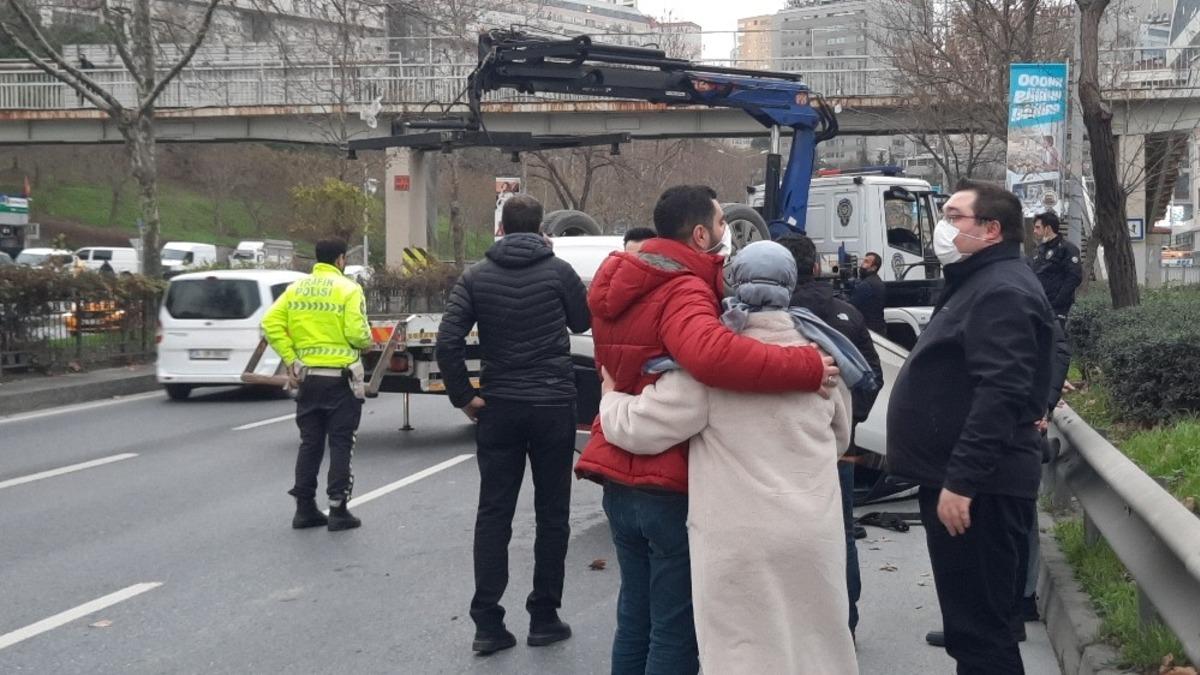 Beyoğlu&rsquo;nda ara&ccedil; takla attı: 1 yaralı