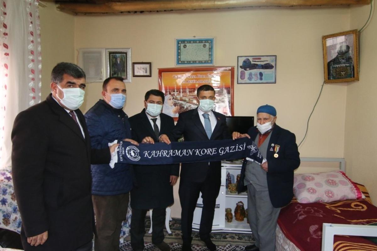 Kore B&uuml;y&uuml;kel&ccedil;iliğinden T&uuml;rkiye&rsquo;deki Kore gazilerine &lsquo;Kahramanlık&rsquo; atkısı
