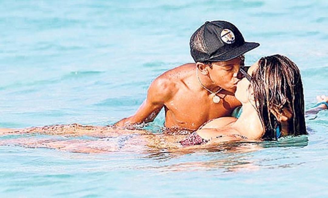 Oğlunu &ouml;pt&uuml; ortalık karıştı 