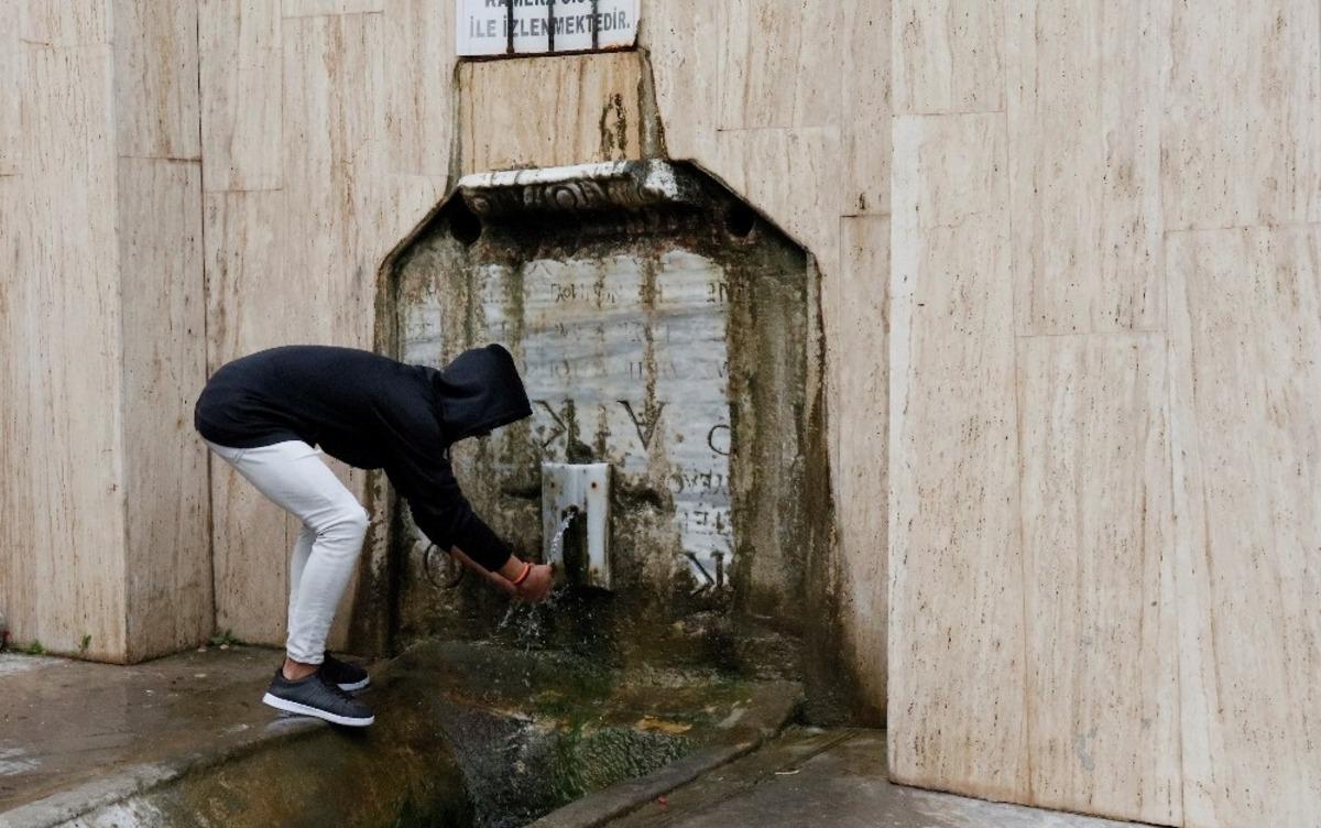 Musluklarını bile &ccedil;aldılar, 200 yıldır durmadan akıyor