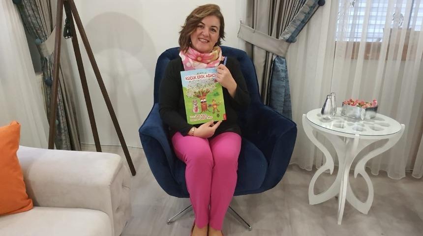 Eskişehirli eğitimci yazar &Uuml;mit Baca&rsquo;nın &lsquo;K&uuml;&ccedil;&uuml;k Erik Ağacı&rsquo; adlı masal kitabı yayımlandı